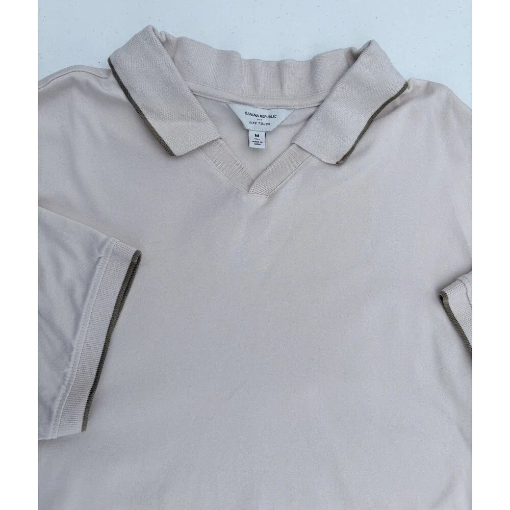 Banana Republic Polo Shirt Men’s Med Beige Luxe Touch Performance Short Sleeve